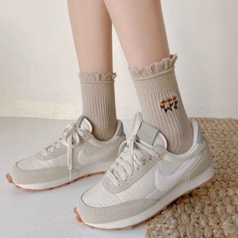 zrylibya Women's Ruffle Frilly Rib Knit Crew Socks Floral Embroidery