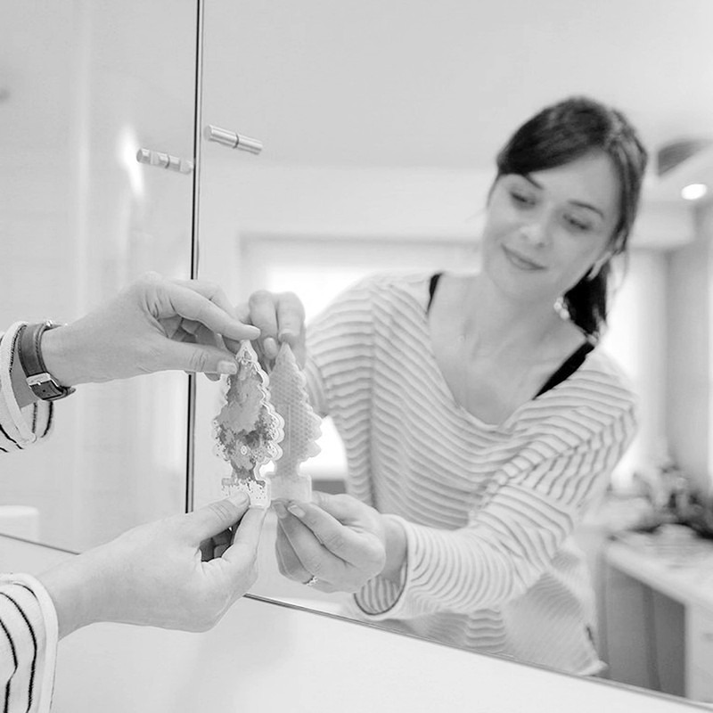 Car Freshner U1P10290 Little Trees Leather Air freshener, 24 Pack