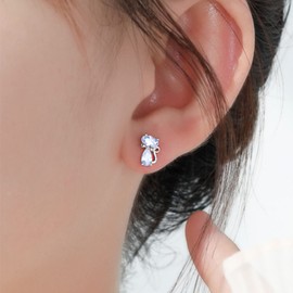 Inateannal Crystal Cat Stud Earrings for Women Girls Cute Animal Lightweight Earrings Shiny Cubic Zirconia Hypoallergenic Earrings Jewellery for Sensitive Ear