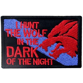 Parche táctico con texto en inglés "I Hunt The Wolf" bordado Sheepdog Applique Army Morale Hook & Loop Emblema, rojo y negro