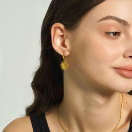 TOVABA Gold Gerbera Hoop Earrings for Women 14k Gold Trendy Hoop Earrings Solar Flowers Hoop Huggie Earrings Chunky Statement Lightweight Hoop Earrings Hypoallergenic Hoop Earrings for Gifts, golden