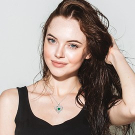 REDBEE Necklaces for Women May Birthstone Necklace for Wife Emerald Jewelry for Woman Mom Girlfriend