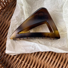 MILANA Hair Clip, Large, Triangular Hair Clip, Hair Accessory, For Adults, Cute, Elegant, Lightweight, Strong, Hair Ornament, Korean Style, Hair Clip, Hair Clip, For Daily Use, For Bathing, Weddings