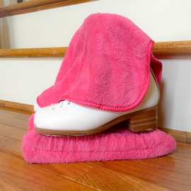 GIANTCLEAN Deluxe Blade Cover (Soaker) & Skate Wipe Care Kit (Azalea Pink, Small)