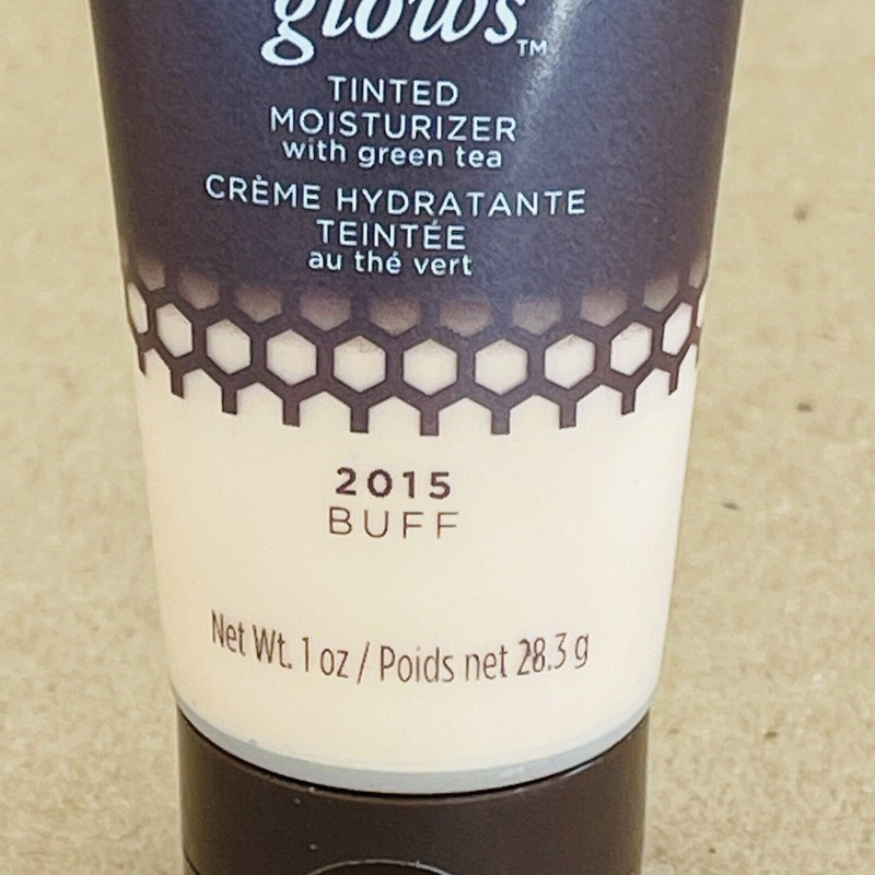 Burt's Bees Goodness Glows Tinted Moisturizer Foundation W Green Tea