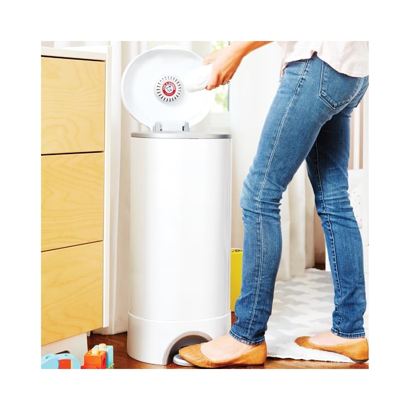 Munchkin® Arm & Hammer Diaper Pail Snap, Seal & Toss™