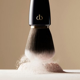 Cle de Peau Beauté Clé de Peau Beauté Powder Brush Uniform Transparent Loose Gift BNS / 끌레드뽀보떼 파우더 브러쉬 균일 투명 루스 선물 BNS