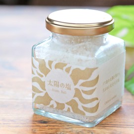 Completely sun-dried salt from the sun and sea of Bali in a 100g bottle of "Sun Salt" concentrated to the extent that most people licked will feel "sweet"