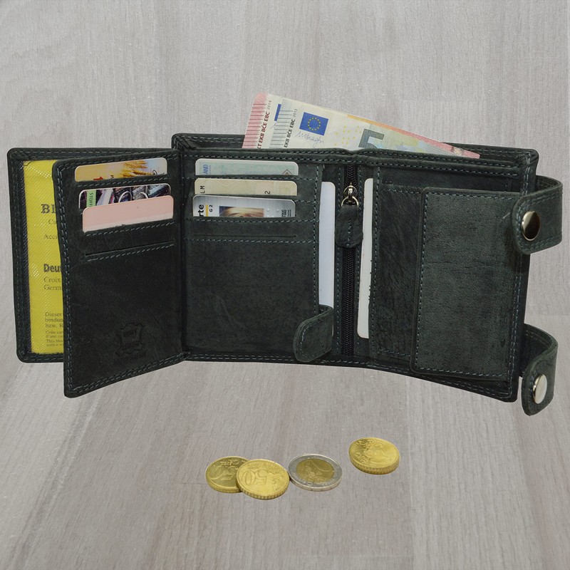 Roberto Leather Wallet with Chain Smooth Leather Design with RFID
