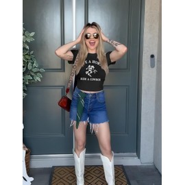 Cowgirl Outfits for Women Crop Tops for Teen Girl Y2K Clothes Cowboy Country Concert Outfits Rodeo Graphic Top