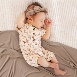 GRSSDER Newborn Swaddle Blanket, Ultra Soft Jersey Receiving Blanket with Matching Headband and Beanie Set 33×44", Stretchy Baby Neutral Swaddle Wrap for Girls and Boys