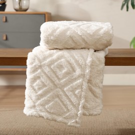 ClevaHome Super Soft Diamond Pattern Throw Blanket - Ultra Cozy Warmth, Plush Fleece for All Seasons, Decorative and Comfortable, 90x90 inches