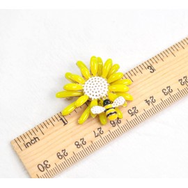 Gyn&Joy Gold Tone Yellow Sun Flower Enamel Daisy Honey Bee Brooch, Metal, no gemstone