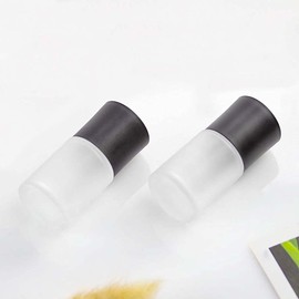 Furnido Paquete de 2 botellas de loción de esencia de vidrio esmerilado de forma redonda de 30 ml con dispensador de base de líquido vacía rellenable con bomba de presión, viales, pipeta y embudo incluidos