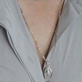 TseenYi Virgin Mary Pendant Necklace Silver Miraculous Madonna Necklaces Chain Oval Coin Catholic Necklace Jewelry for Women and Girls (Silver)