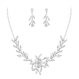 EVER FAITH Juego de collar de filigrana con perlas de imitación de circonita cúbica marquesa, Zirconia cúbica Perla de imitación, circonita, Collar㷩?_Transparente