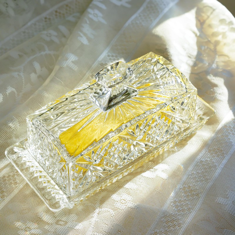 Crystal Covered Butter Dish,8inch Classic Glass 2-Piece Design Butter Keeper