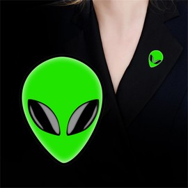 WCRAZYE Green Alien Brooch Pin for Women Girls Cute Funny Enamel Cartoon Universe Spaceship Alien Head Brooches UFO Alloy Pins Badge for Backpacks Planet Pins for Jackets (Green Alien)