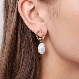 Dainty Gold Oval Hollow Metal White Baroque Pearl Dangle Drop Earrings for Women, Simple Vintage Irregular Pearls Dangly Earring Party Jewelry Gifts (Gold)