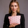 1 x Cosmetic Bag (24 x 18 x 5 cm),