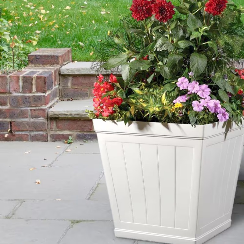 CHG CLASSIC HOME & GARDEN Hanover 14 in. Black Resin