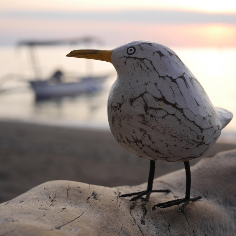 ART-CRAFT Hand-carved decorative seagull in shabby chic style, maritime wooden