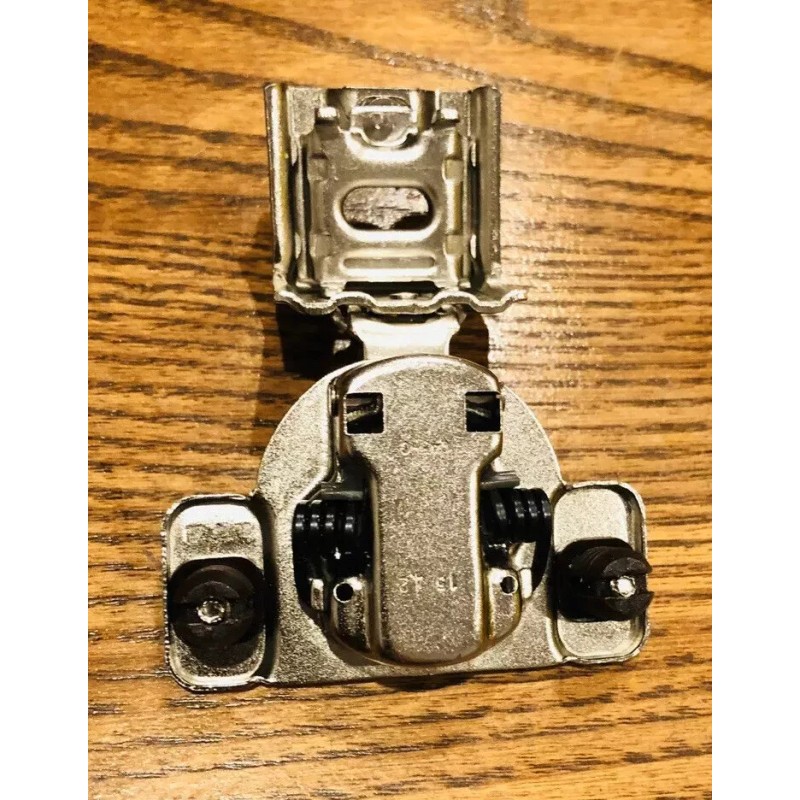 DTC 1-1/4" Overlay CABINET HINGE, 105 deg open, 6 way