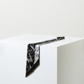 Daks (신세계센텀점)DCSC4F256BK 블랙 프린트 실크 스카프 (Shinsegae Centum City) DCSC4F256BK Black Print Silk Scarf