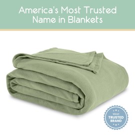 Full/Queen Size Microfleece Blanket | Fleece Bed Blanket | All-Season Comfort| Supersoft Lightweight Throw Blanket | Plush Throw Blanket for Bed Couch or Sofa | Travel Blanket | Pet-Friendly | Green