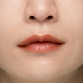 OSAJI Nuance Lip Border Liner, 05 Kanata Kanata, 0.04 oz (1.2 g), Glossy and Moisturizing, Soft Lip Liner that Adheres to Your Lips and Shapes Beautifully