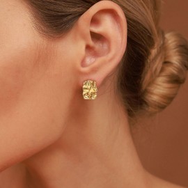 VRIUA Chunky Gold Earrings - 14K Gold Plated Dainty Statement Geometric Earrings Gold Nugget Earrings for Women Lightweight Stud Earrings for Women Trendy Jewelry