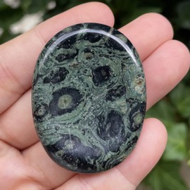 Fekuar Natural Kambaba Jasper Oval Shape Crystal Thumb Worry Stone, Hand Carved Healing Crystal Pocket Stones for Anxiety Stress Relief Meditation 1.7" x 1.3" x 0.2"