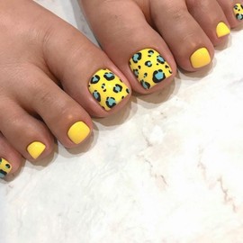 Yellow Press on Toenails Short Square False Toenails with Black Blue Leopard Design Solid Yellow Stick on Toenails Glossy Summer Glue on Toenails Full Cover Fake Toe Nails for Women Manicure 24Pcs