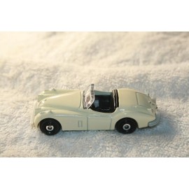 Matchbox NEW MATCHBOX  1956 CREAM JAGUAR XK140 CONVERTIBLE CHROME HUB CAPS LOOSE