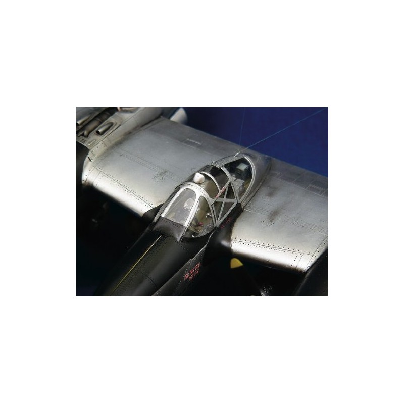 Trumpeter 1/32 P38L-5-LO Lightning Fighter