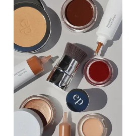 Brocha Eco Vegana Kabuki Retráctil Ere Perez Color Plateado