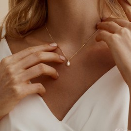 Pearl Necklaces for Women Trendy,Dainty Gold Necklace 14K Gold Plated Pearl Pendant Necklace Single Pearl Necklace Cute Choker Necklace Gold Lariat Necklace Simple Chain Necklace Bridal Gifts, Brass