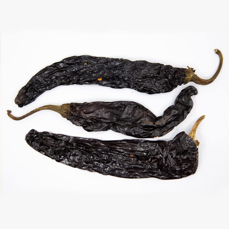 4oz Dried Pasilla Peppers, Chile Negro Chilaca Seco by 1400s