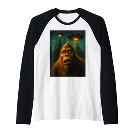 Bigfoot Sasquatch Alien UFO Starry Night Gifts Men Women Kid Raglan Baseball Tee