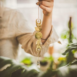 Boho-berry Sun Catcher with Prism Crystal, Boho Moon Phases Garland, Gold Decorative Aesthetic, Decorative Window for Hanging, Perfect Vintage, Indie and Witchy Decoration, Suitable as a Gift