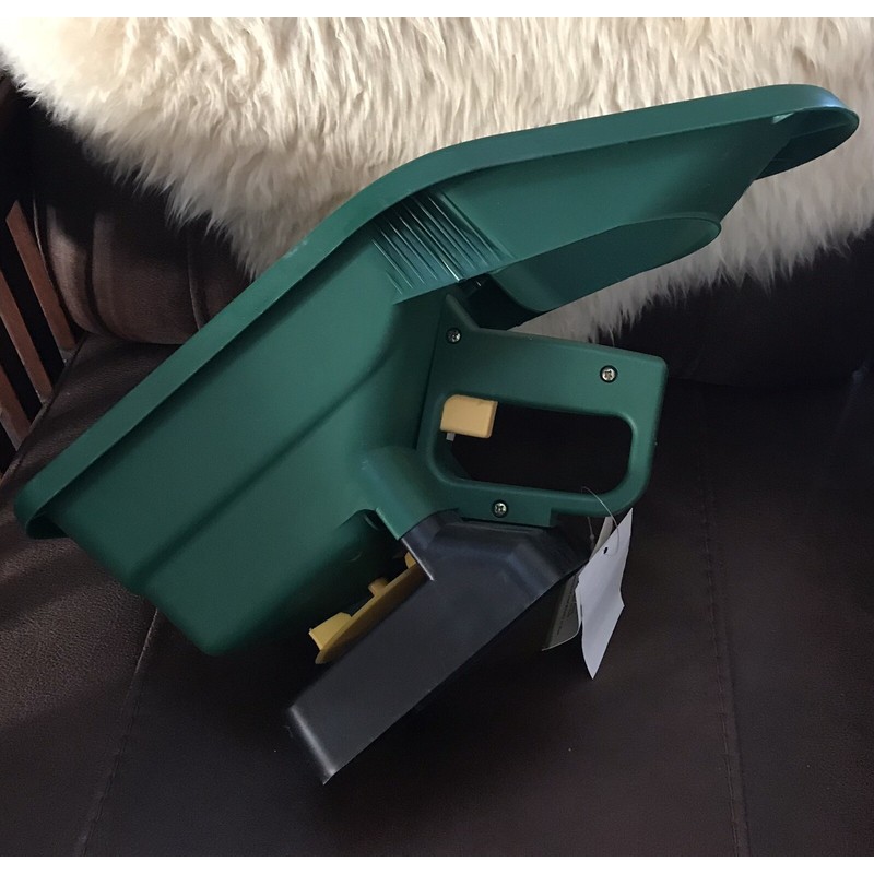 EXPERT GARDENER HAND HELD SPREADER FOR SEED OR SALT 1100