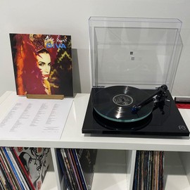 Vinyl Record Storage Holder Album Display Stand Record Organizer, Fits 7” and 12” Records or LPs - Display Singles in Stylish Modern Portable Record Stand - for Phone holder, tablet holder