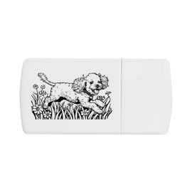 Azeeda 'Happy Toy Poodle Running with Flowers' Pill Box with Tablet Splitter (PI00037499)