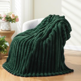 NEWCOSPLAY Super Soft Throw Blanket Dark Green Premium Silky Flannel Fleece 3D Ribbed Jacquard Lightweight Bed Blanket All Season Use (Dark Green Ribbed, Throw(50"x60"))