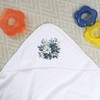 Azeeda 'Blue And White Flowers ' Baby Hooded Towel (HT00035111)