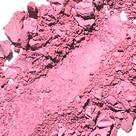 Palladio Matte Blush, se aplica suavemente sobre las mejillas, apariencia mate suave y acabado uniforme, cobertura aterciopelada impecable, maquillaje que se mezcla sin esfuerzo, Berry Pink