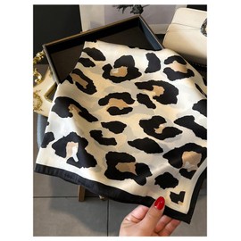 WDIRARA Women's Cute Patterned Head Scarf Square Hair Scarves Headscarf Bandana Leoprad Multicolor One-Size