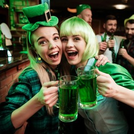 St Patricks Day Earrings Green Shamrock Earrings Irish Hat Earrings Natural Wood Dangle Drop Earrings for Women Girls Jewelry (B)