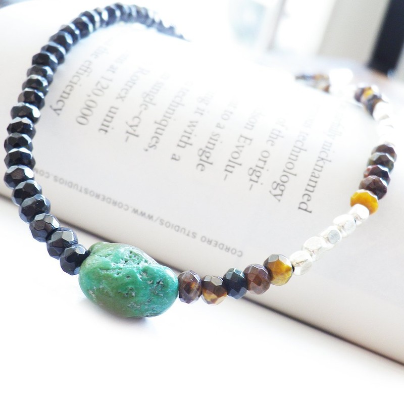 COMODO VIENTO Men's Black Spinel Necklace, Turquoise, Tiger Eye, Half