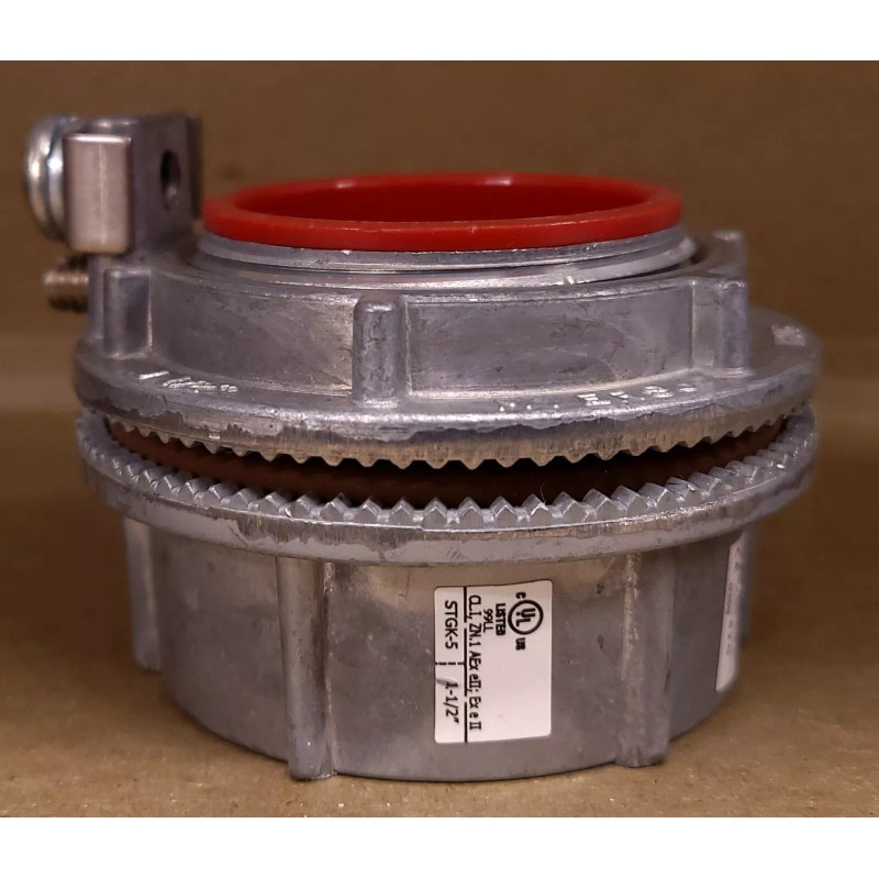 Crouse-Hinds EATON CROUSE-HINDS SERIES Myers STGK-5 Conduit Hub;1-1/2 Inch *price